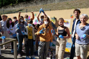 Animation de peinture murale au sein de l'EHPAD avec les jeunes d'Aime.