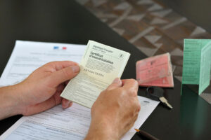 France Services peut aider dans les démarches de demande de Carte Grise ou de Permis de Conduire.