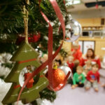 Photo du sapin de Noël à la crèche